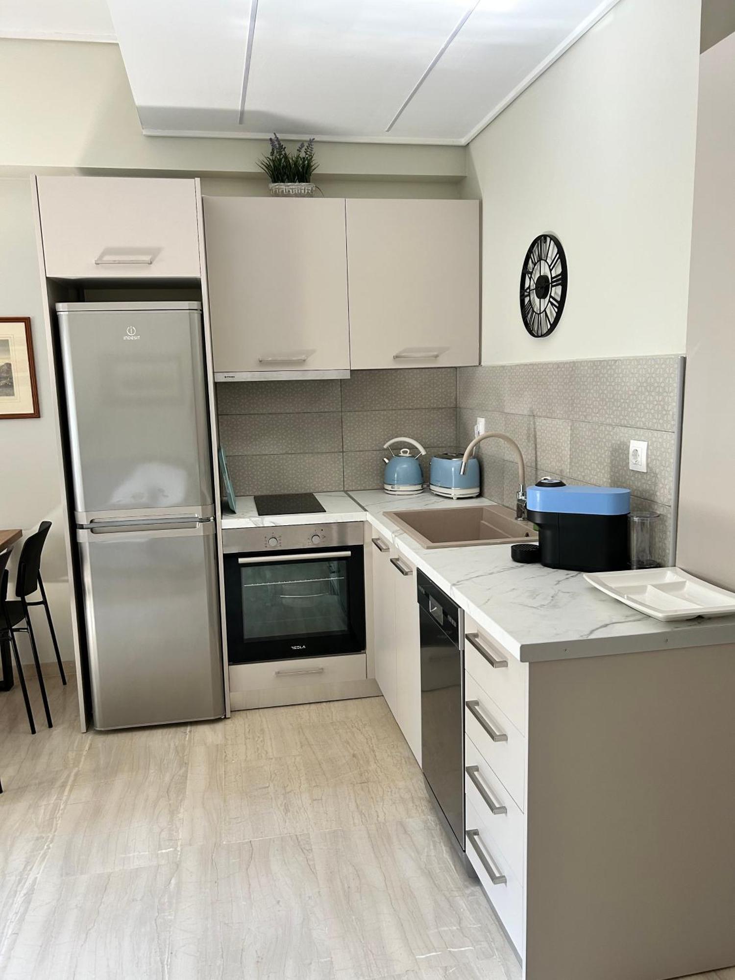 Evrou 21A Metropolitan Suite Афины Экстерьер фото